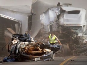 美亞利桑那州沙塵暴導致車輛連環相撞 造1死15傷