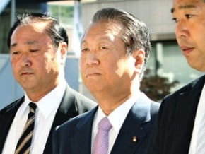 叱吒日本政壇的小澤一郎出庭受審