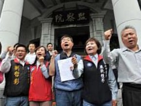 蘇嘉全農舍案 邱毅赴監院告發