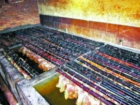 東莞毒臘肉黑窩：病死豬肉豬皮發黑長斑