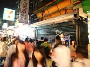 燈籠滷味店面 5千餘萬拍出