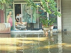泰國大水 人民知命政府效能低