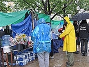 華府早雪 抗議群眾寒冬難熬