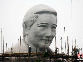 8層樓高宋慶齡雕像落戶鄭州