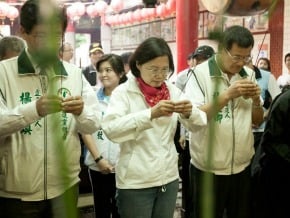 銅鑼天后宮參香 小英：重建多元族群觀點的國家歷史記憶