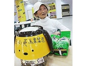 梨山農婦挺小英 翻山越嶺捐款