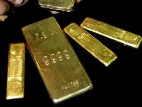 金價飆 漲破1800美元