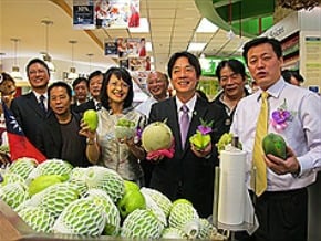 賴清德推銷農產品 星超市爆滿