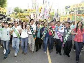 陳菊陪立委參選人登記 拚全上