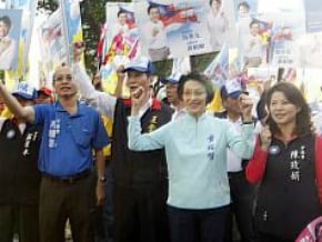 楊秋興陪藍選將登記 砲口向綠