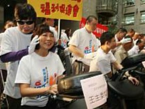 開放明眼人按摩 北市百位視障按摩師大會師 