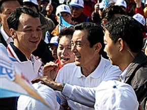總統：經濟成長與合理分配兼具