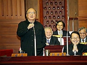 胡志強：談連任還早