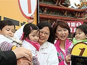 蔡英文：台灣第一女總統<br />9日 鹿耳門天后宮祈福