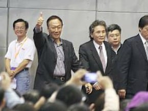勉大學生 郭台銘：愛拚才會贏