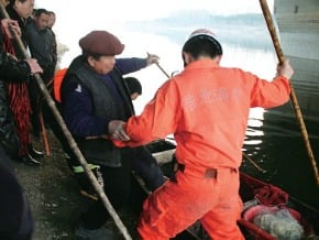 六旬老翁入水就跳河女子 不幸溺斃