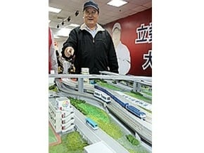 羅福助發表政見 電動模型亮相
