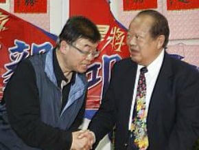 蘇南成挺邱毅 控高市府不中立