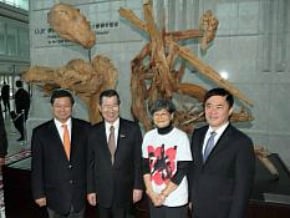 董陽孜誠字展 郝：說到做到
