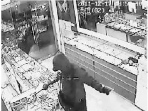 蒙面歹徒 配備齊全洗劫金店