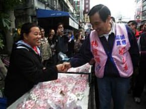 爭取支持 總統：國民黨顧農民