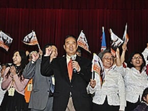 車隊掃街 宋楚瑜批勞民傷財
