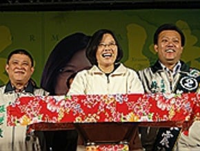 蔡英文：全台灣都在看屏東