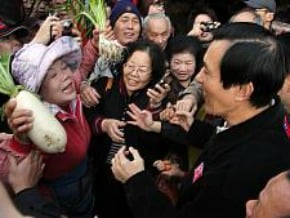 馬苗栗早市拜票 菜籃族風靡