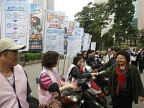 高市反賄選 小蜜蜂車隊成軍