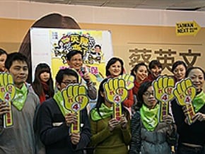 黃義交掃街 林佳龍提青年政見