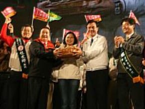 蔡英文：台灣人要堅持對未來的選擇權<br />3日苗栗竹南造勢晚會