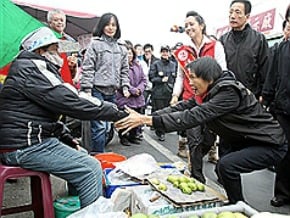 周美青嘉義輔選 合照來者不拒