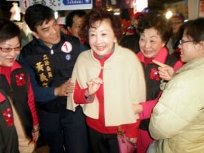 邵曉鈴頂寒風拜票 力挺黃義交