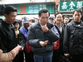 市場炒花生 馬英九南投人氣熱