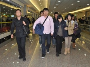 受害2台女骨灰返台 場面哀戚