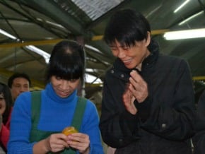周美青新北輔選 不忘關懷弱勢