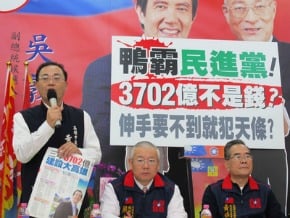 馬總統建設高雄 藍挺綠質疑