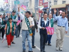 地毯拜票 潘孟安龔瑞維衝刺