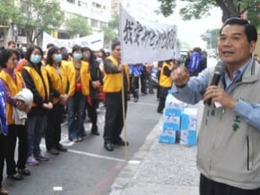 扣薪爭議 業務員揚言再抗爭