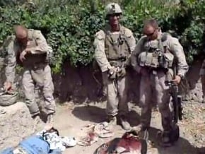美國士兵污辱兩名塔利班屍體