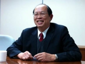 卸主委職 李羅權將重拾教鞭