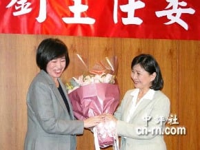 經建會歡送茶會　劉憶如淚別