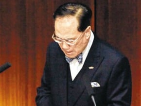 富豪款待案 曾蔭權哽咽道歉 但不認錯