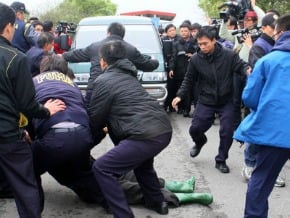 扁返北監 支持者擋車道