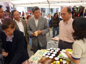瓜國中小企業品展 孫大成主持
