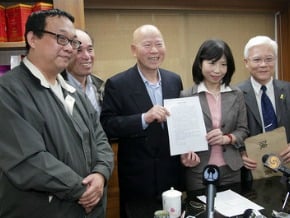 赦扁連署　許信良呂秀蓮簽了