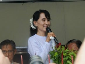 翁山蘇姬政黨壓倒勝 邁新時代