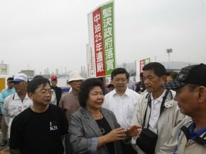 煉油廠火警 高市鍘百萬促遷廠