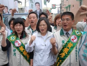 鹿港輔選 小英：用選票表不滿
