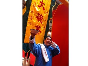 兩岸文創展 京味吆喝龍袍吸睛